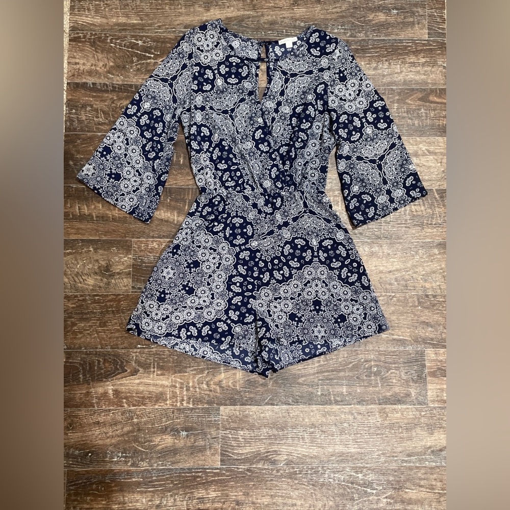 Charlotte Russe navy print romper women’s size small